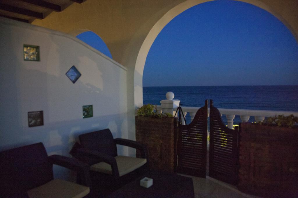Hostal Mar De Frente 로스 카뇨스 데 메카 객실 사진