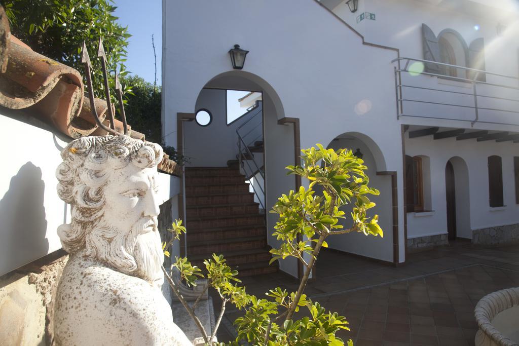 Hostal Mar De Frente 로스 카뇨스 데 메카 외부 사진